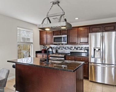 1032 Lamberton Street - Photo Thumbnail 5