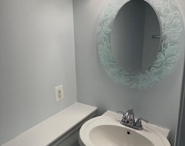 2920 White Oak Lane - Photo Thumbnail 11
