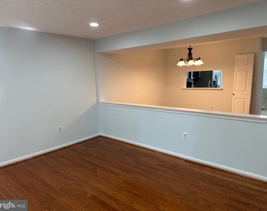 2920 White Oak Lane - Photo Thumbnail 10