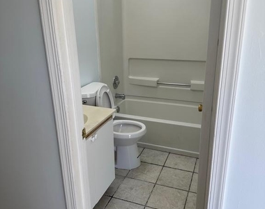 2920 White Oak Lane - Photo Thumbnail 18