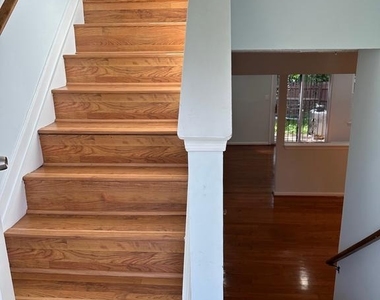 2920 White Oak Lane - Photo Thumbnail 6