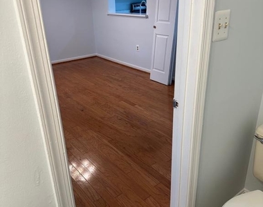 2920 White Oak Lane - Photo Thumbnail 12