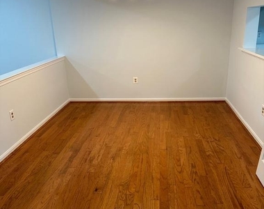 2920 White Oak Lane - Photo Thumbnail 8