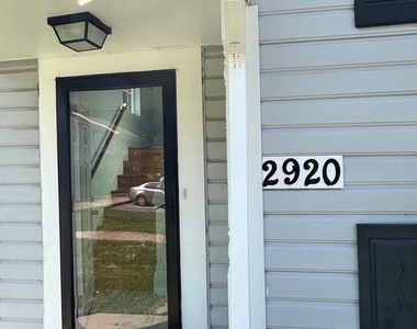 2920 White Oak Lane - Photo Thumbnail 2