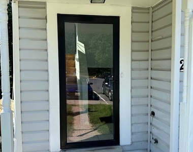 2920 White Oak Lane - Photo Thumbnail 1