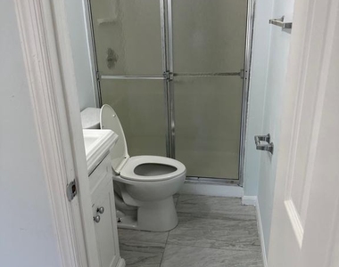 2920 White Oak Lane - Photo Thumbnail 15