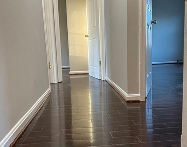 7806 Michele Drive - Photo Thumbnail 10