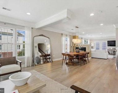 402 Orchard Ridge Drive - Photo Thumbnail 6