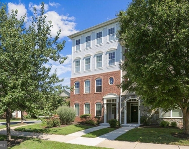 402 Orchard Ridge Drive - Photo Thumbnail 2