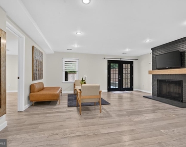7411 Crestberry Lane - Photo Thumbnail 54