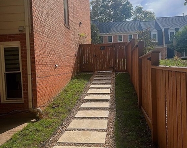 7411 Crestberry Lane - Photo Thumbnail 10