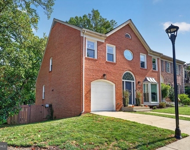 7411 Crestberry Lane - Photo Thumbnail 15