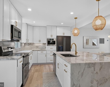7411 Crestberry Lane - Photo Thumbnail 18