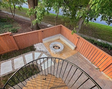 7411 Crestberry Lane - Photo Thumbnail 8