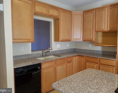 2424 Killarney Terrace - Photo Thumbnail 2