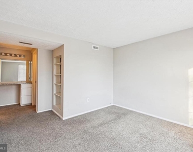 3503 Wedgewood Court - Photo Thumbnail 9