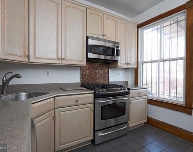 1427 E Capitol Street Ne - Photo Thumbnail 12