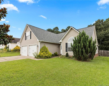 111 Silverberry Court - Photo Thumbnail 2