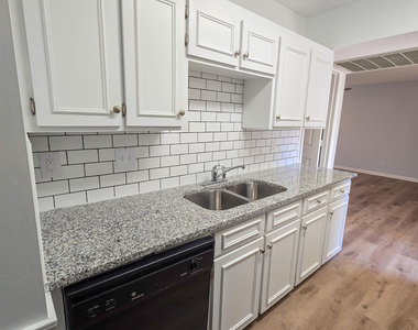 600 Audubon Lake Drive - Photo Thumbnail 12