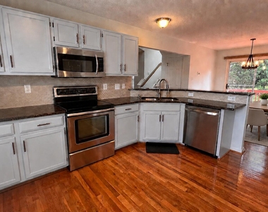 110 Love Valley Drive - Photo Thumbnail 2