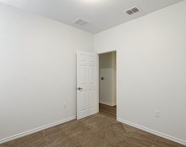 7343 Bluebonnet Bay - Photo Thumbnail 13