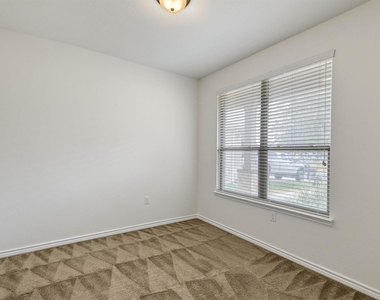 7343 Bluebonnet Bay - Photo Thumbnail 16