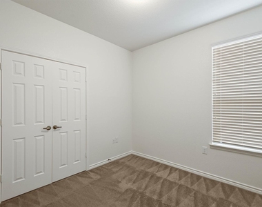 7343 Bluebonnet Bay - Photo Thumbnail 12