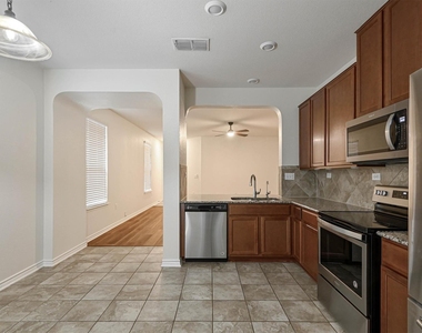 7343 Bluebonnet Bay - Photo Thumbnail 10