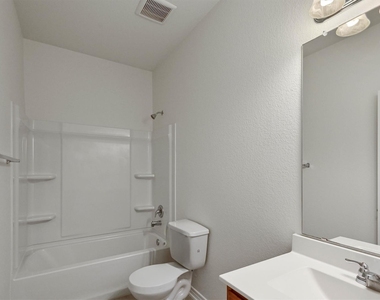 7343 Bluebonnet Bay - Photo Thumbnail 14