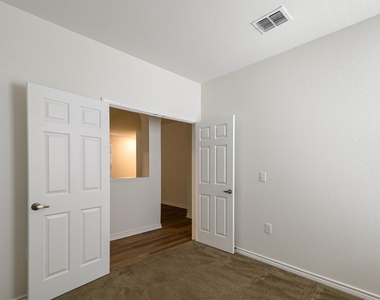 7343 Bluebonnet Bay - Photo Thumbnail 20