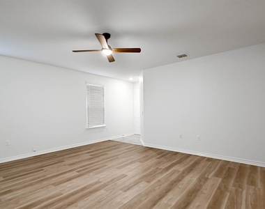 7343 Bluebonnet Bay - Photo Thumbnail 5