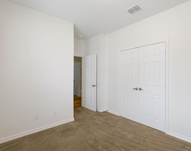7343 Bluebonnet Bay - Photo Thumbnail 18