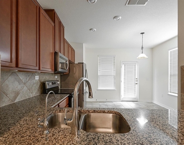 7343 Bluebonnet Bay - Photo Thumbnail 9