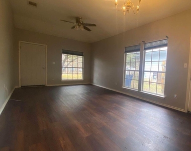 8704 Weiser Dr - Photo Thumbnail 1