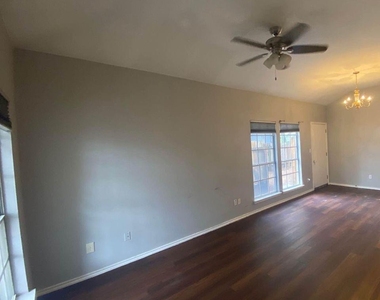 8704 Weiser Dr - Photo Thumbnail 2