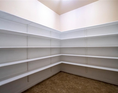 170 Kingfisher Ln - Photo Thumbnail 7