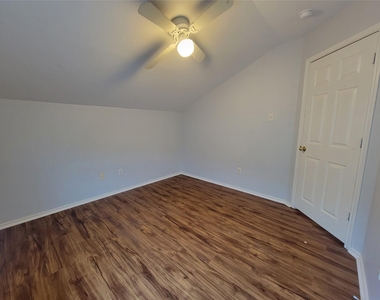 152 Dressen Dr - Photo Thumbnail 2