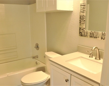 1002 N Main St - Photo Thumbnail 11