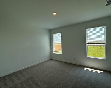 241 Seabreeze St - Photo Thumbnail 4