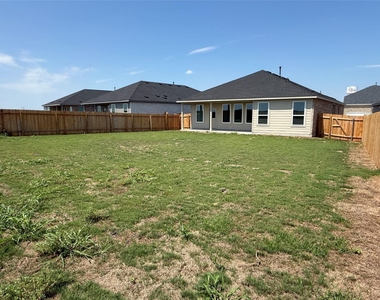 241 Seabreeze St - Photo Thumbnail 17