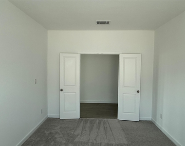 241 Seabreeze St - Photo Thumbnail 9