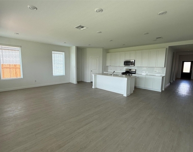 241 Seabreeze St - Photo Thumbnail 3