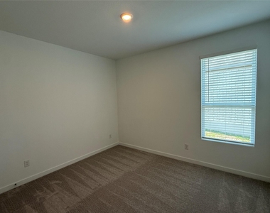 241 Seabreeze St - Photo Thumbnail 12