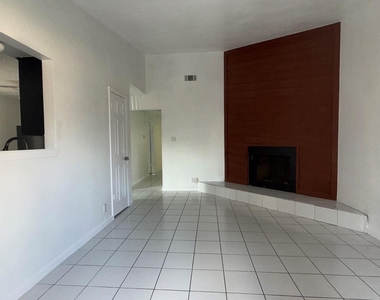 1303 Bonnie Brae St - Photo Thumbnail 2