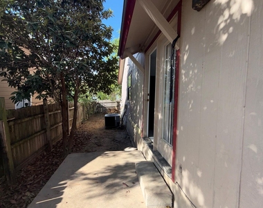1303 Bonnie Brae St - Photo Thumbnail 15