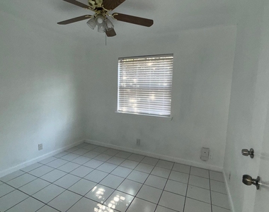 1303 Bonnie Brae St - Photo Thumbnail 9