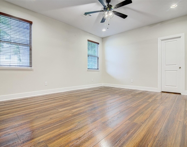 1106 Berger St - Photo Thumbnail 10
