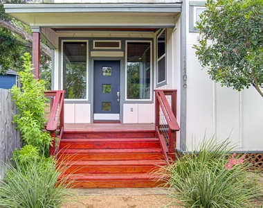 1106 Berger St - Photo Thumbnail 3