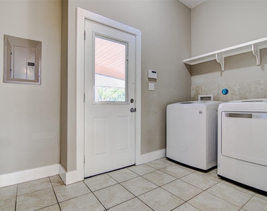 1106 Berger St - Photo Thumbnail 20