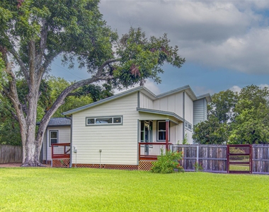 1106 Berger St - Photo Thumbnail 2